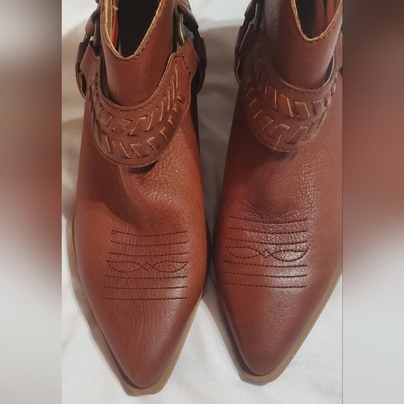 Dingo Brown Ankle Booties with Buckle Detail. Never Worn SZ 9M - Picture 4 of 5